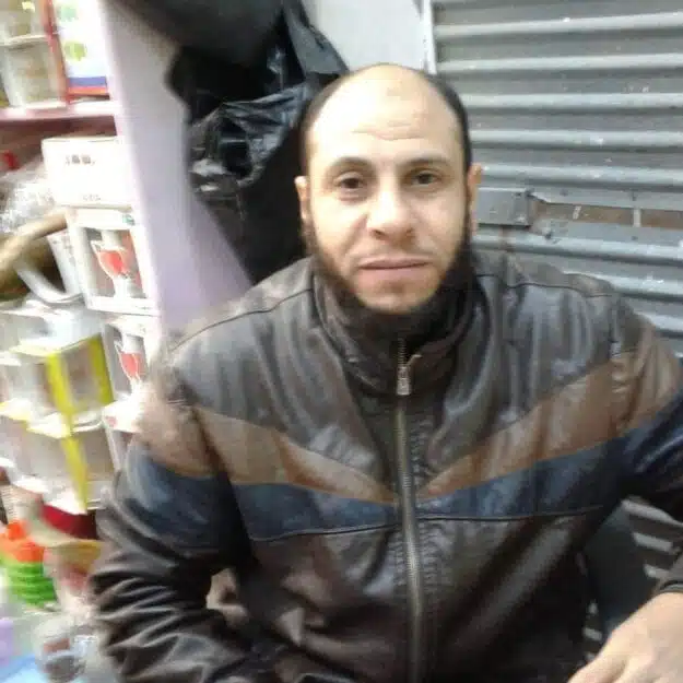 صاحب محل عبادالرحمن للادوات المنولية