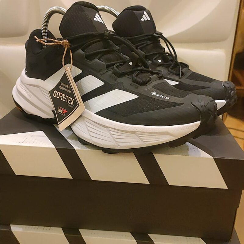 اللون الاسود الفخم من اديداس تريكس Adidas Terrex